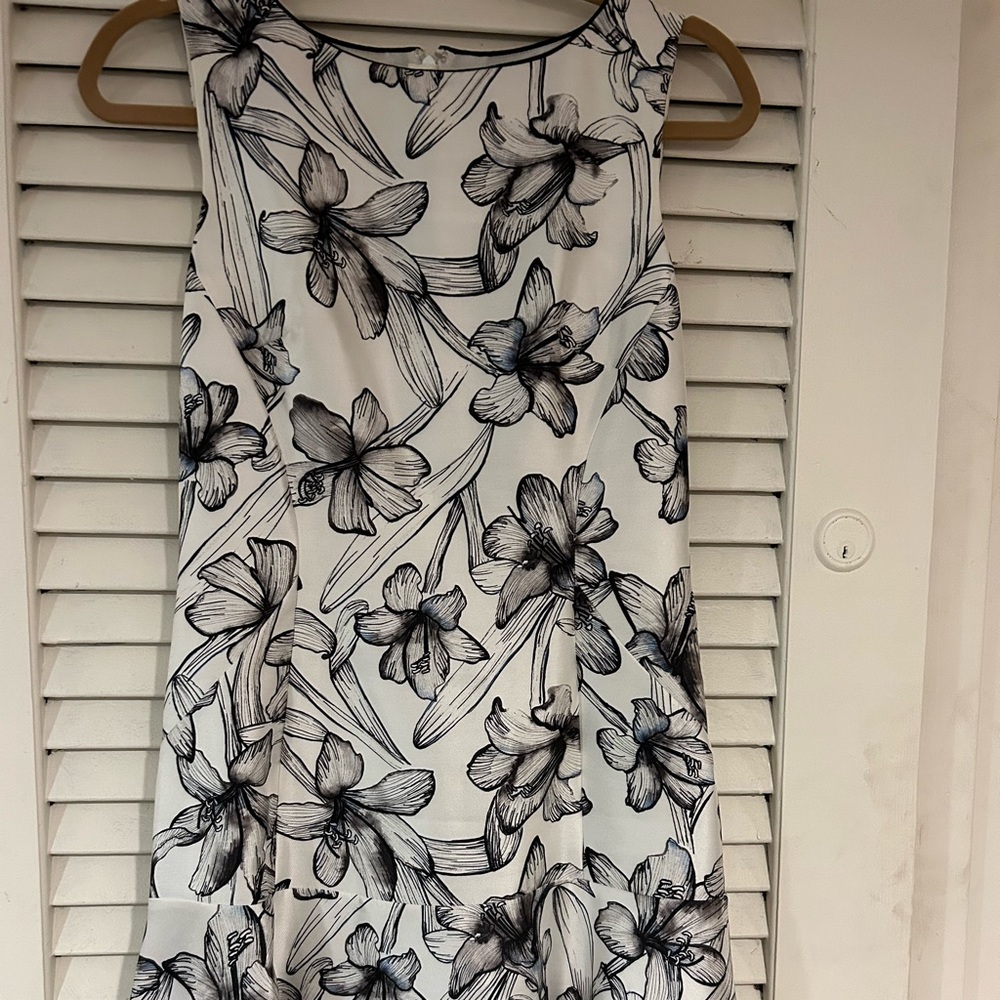 Reiss dress with flower pattern. Flounce skirt.